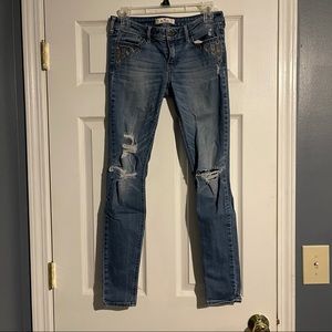 HOLLISTER Distress Skinny Jean w/Embroidery Detail